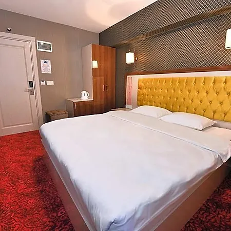 Sea Moon 3*