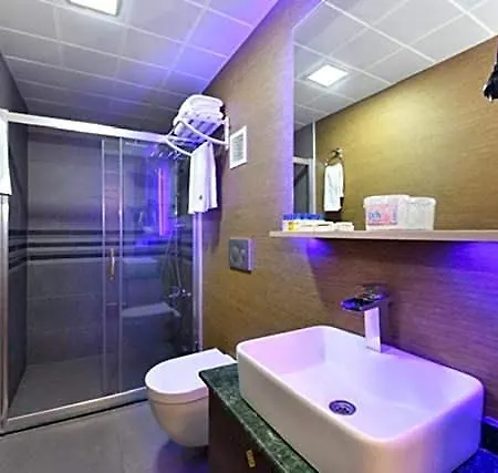 Sea Moon Hotel 3*